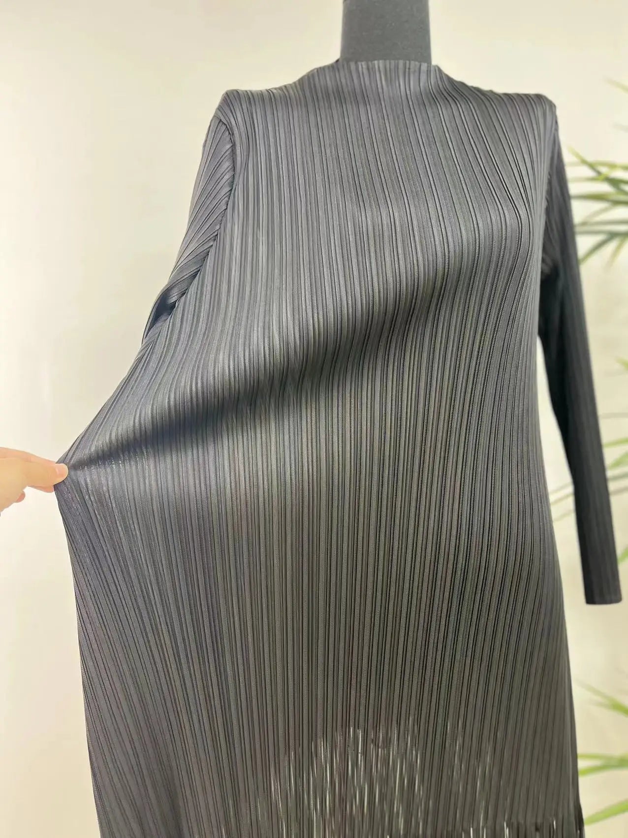 Women's Dress  New Pleated Tight Elastic Mid Length Elegant Casual Commuter Dress Maxi Dresses Long Sleeved Dress